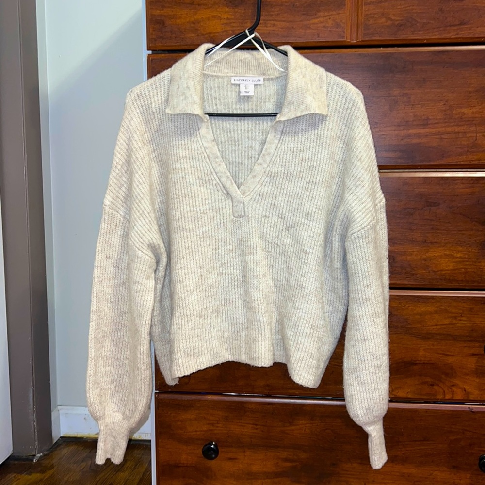 Bought it online for $40 only wore once to an interview!